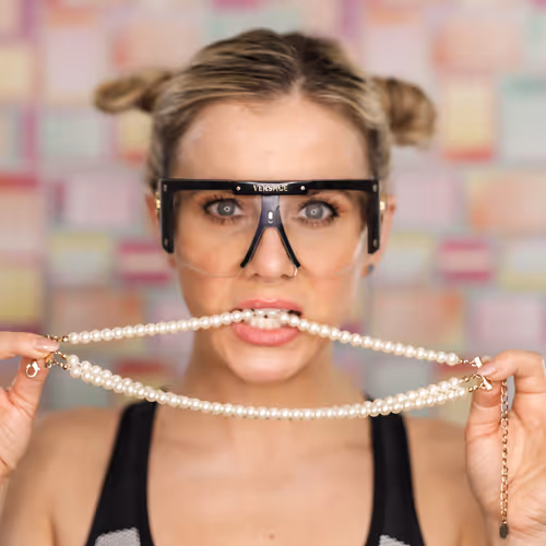 Item #110063331335139009547571421808057778384289125434812320670302640451127544381441 Media