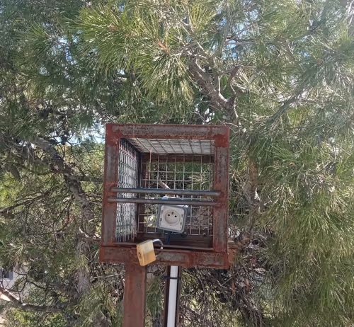 Item #41984921199182874864094388930978196358806648927891017657933937814963943899137 Media