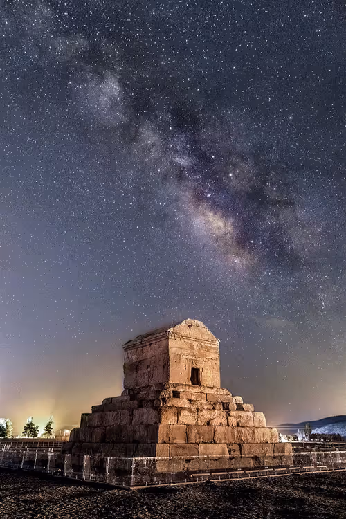 Item #32737596006994399405688962256814668375549892345698925193750612847402598531073 Media