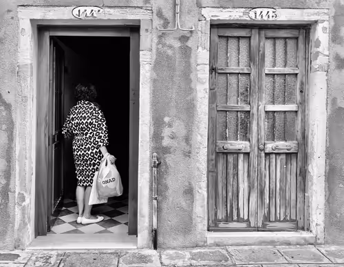 Item #40449787652065743018640773044495240111019622512701765753694832586037418524673 Media