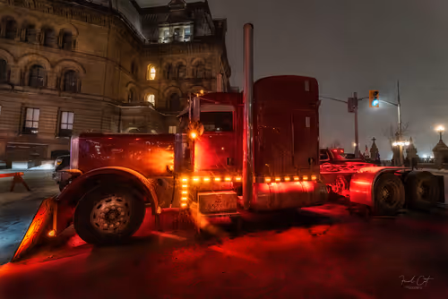 Item #71189581830924411752874666054405920836280548661540477667815932883412732346468 Media