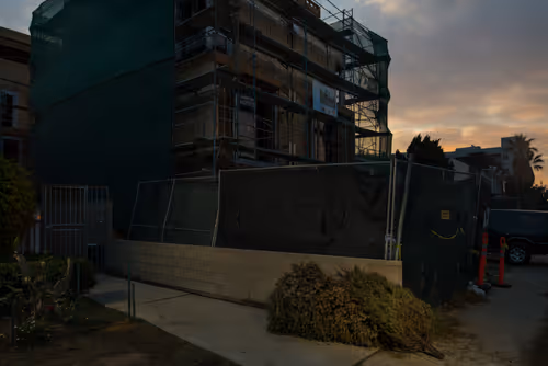 Item #97596376492587480991564299989885194485729582935183473269224319417948468936705 Media