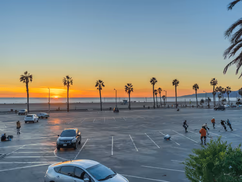 Item #62617397375757312297803897609954755559227699621957103885912270294501415714817 Media