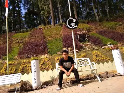 Item #24864356285816299015954469427369178532314759646458949230867870806103973429249 Media