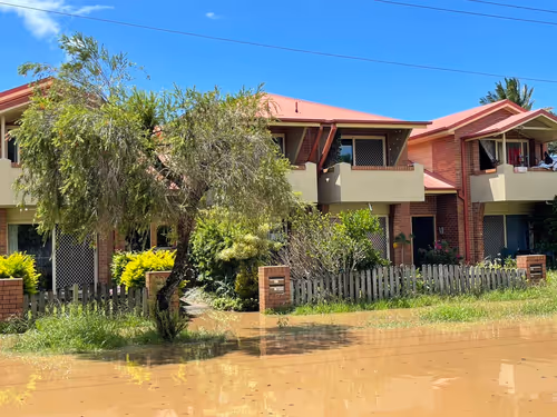 Item #46158241976375582975714186756959890667435383179998719253749848385963138482177 Media