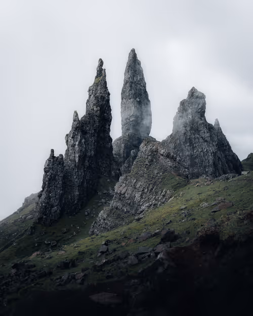 Item #81572442213939252959191260910435432833939058605196789415419147540308747616257 Media