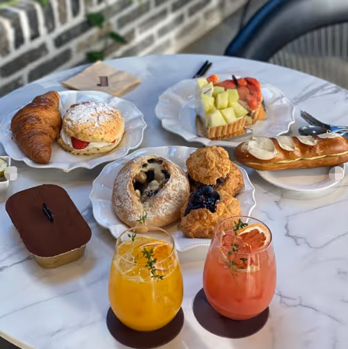 Item #107316880139886165764783739584478385264669758930307595352306352497311352881153 Media