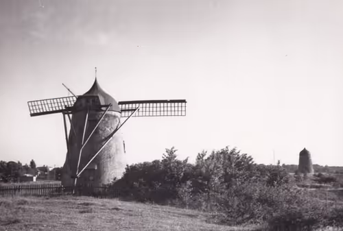 Item #30585250532602043535724079505865678596675897585705809312671979440293636210689 Media