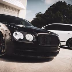 BENTLEY FLYING SPUR VS BENTAYGA