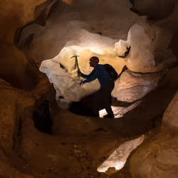 cave Explorer-hammer