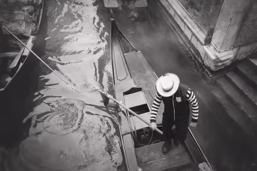 Item #95238282061309199788518551418458861049768828400763851869263328632414771609601 Media