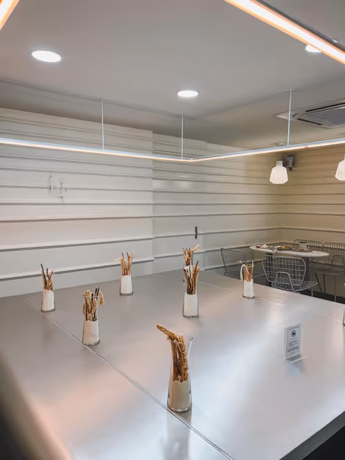 Item #61748312555266975109451486537523370227541378118853979631158962844160906756097 Media