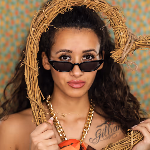 Item #110063331335139009547571421808057778384289125434812320670302640614954776920065 Media