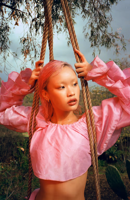 Item #49421393432894499121215694470303184244096795482679490930709574071662329987073 Media