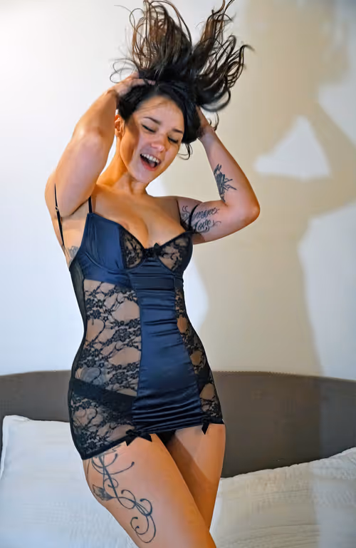 Item #63551669931750975793995467598357726379770185370165393030527986413122114027521 Media