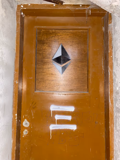 Item #115296105002213116644199440997714856905180603957132002555140503758314802249729 Media