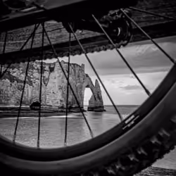 Etretat through wheel