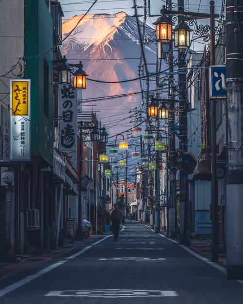 Item #63385844922884707260670708997335825018243835468688279288737241353229103529985 Media