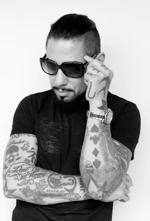 Item #56431751608181922231259635946092067407977788553703326303680802224988827418625 Media