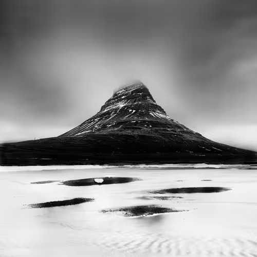 Item #46448320690235251329430811416754344806900568811050689934660167642459863515137 Media