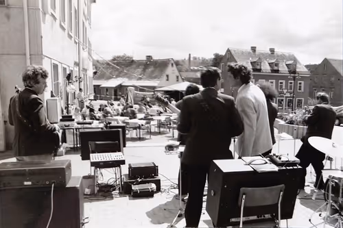 Item #105615228091736436910695968411395425794565690672177444720291627159074333786113 Media