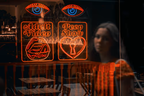 Item #64382285806418135789821077704988081627810104540910379747540011742841112887297 Media