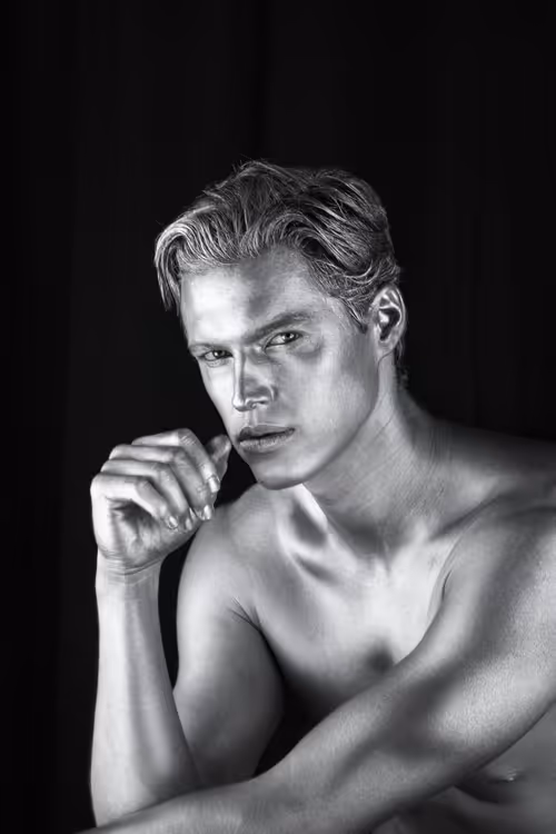 Item #105716535460403645327862360073732361872751920528830968826519729333904225599489 Media