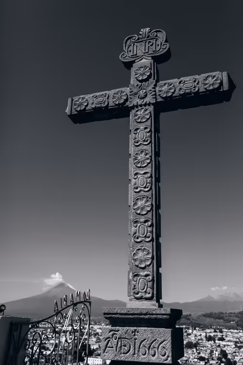 Item #51407189638115312508155978041268199969570618577551145156366977401675591974913 Media