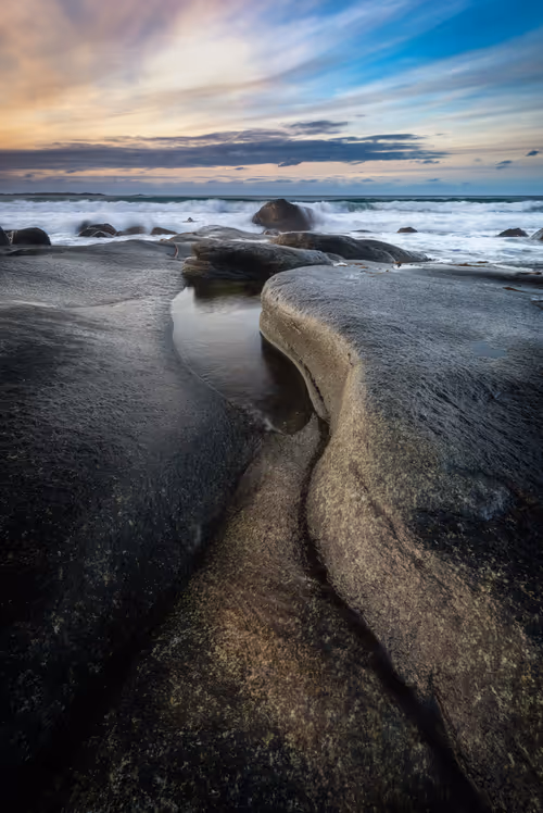 Item #28682539069684656541734828821976802711290237176293642286881478781363090882561 Media