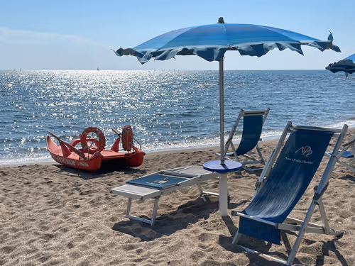 Item #106962716921335990762713992472161684452961633480742312471954214562336696434689 Media