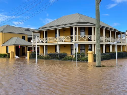 Item #46158241976375582975714186756959890667435383179998719253749848377167045459969 Media