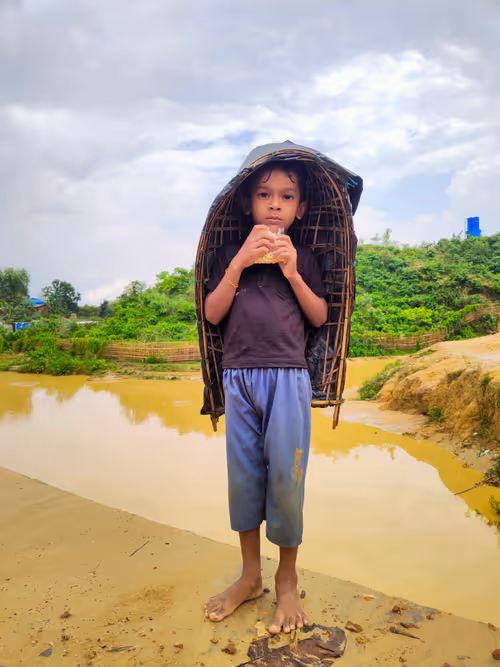 Item #28483083615204022371300351477704581571274768988091129970329682075770813415425 Media