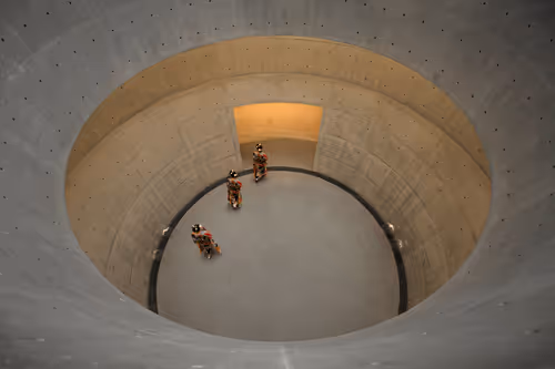 Item #71999170645344517503323936946378052105348448791165031614100394264712938782721 Media