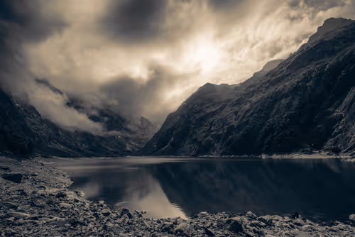 Item #108547290172068983727785202246252609350304201814617164826611777618669664731137 Media