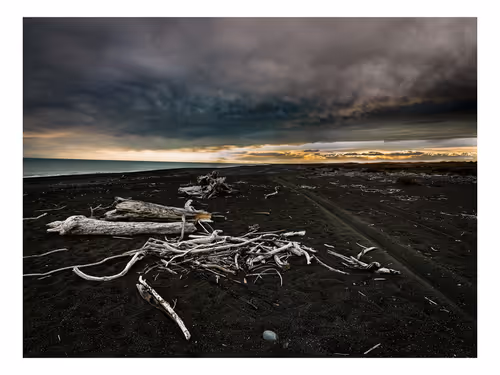 Item #113391420929209941219598099572508675076097289829558384042967582042756999020545 Media