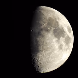Close-up moon : 19 June AD 2021 20:33
