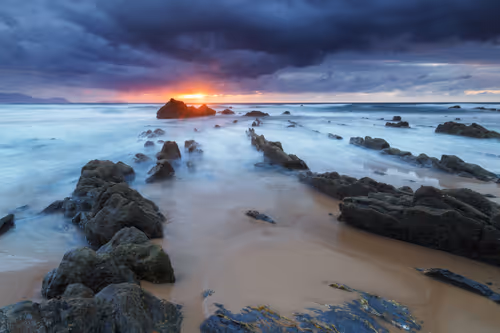 Item #33913556043655992485094381743340351336212161347103993477257409402774690463745 Media