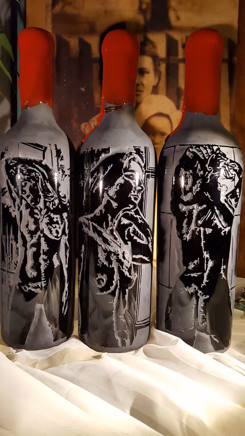 Item #39593655939985855129749082379850820769736281827755441986965108964339260335888 Media