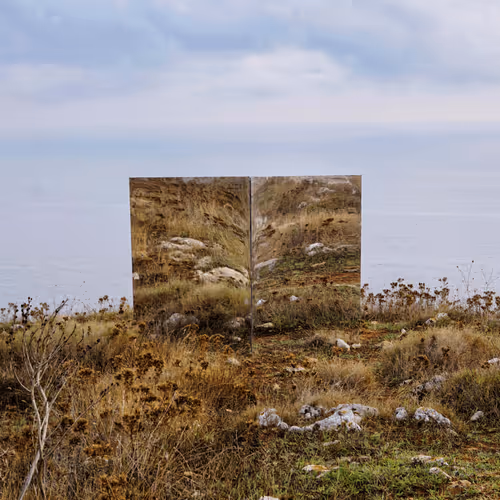 Item #77420488806397133330525240221901748923623733359161899369760968691825026007041 Media