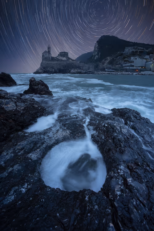 Item #4618102288839193742685852532992095846525886098665997765180570077678687748097 Media