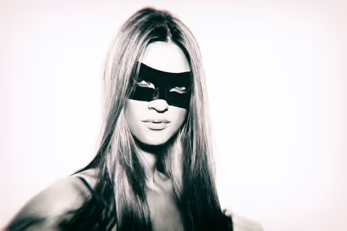 Item #50867123626424774834261631235437206087051938967624587772037365681985408729089 Media