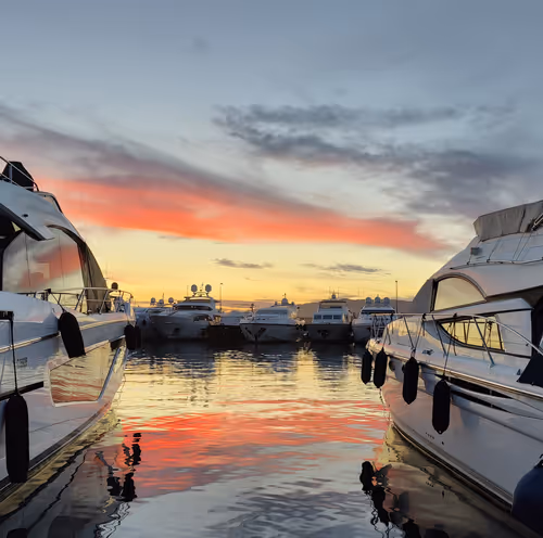 Item #75471548475618854441557818452866068549828772265038688014260046605173072592897 Media