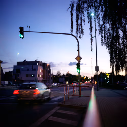 Item #30121090533068634730460792685537461567950127940617948076373458115654286573569 Media