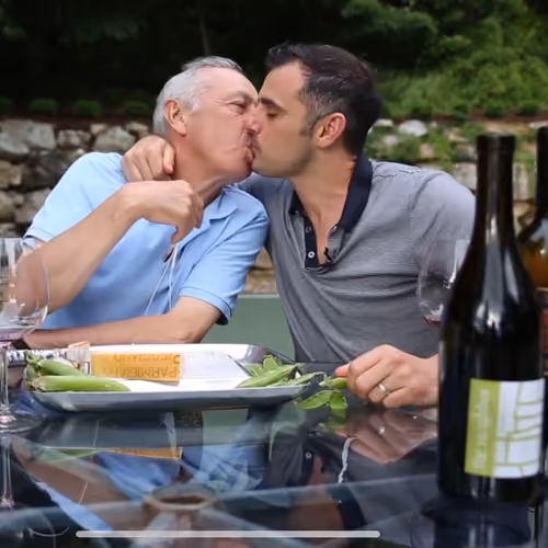 Gary Vee kissing his Dad