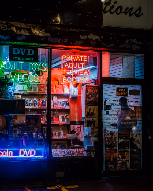 Item #26496075620781707602062900041822142517414676884450269992691667333075567640577 Media