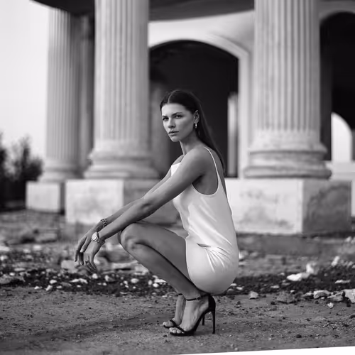 Item #50867123626424774834261631235437206087051938967624587772037365696279059890177 Media