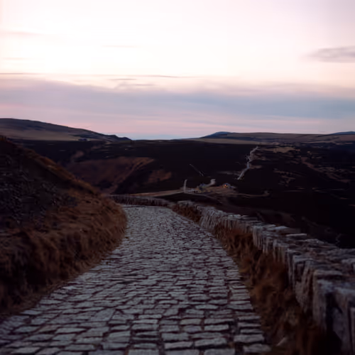 Item #30121090533068634730460792685537461567950127940617948076373458095863077273601 Media