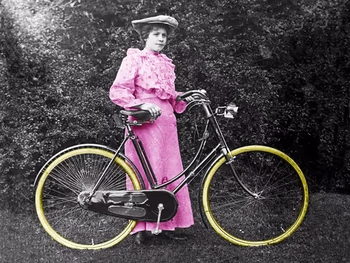 Item #10223887837900181143090227958220144863647732704549736477606910468769097711626 Media