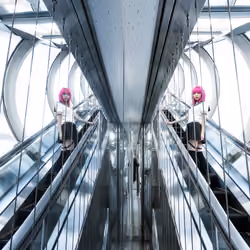 Reflection Girl | STRAYM NFT
