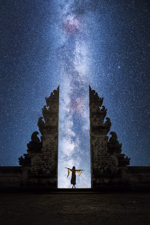 Item #9425749833926335333001150146280296056948702908253502131347533630965597339649 Media